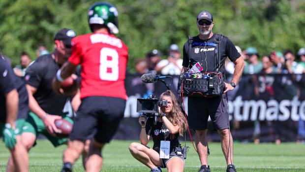 'Hard Knocks' crew films Aaron Rodgers